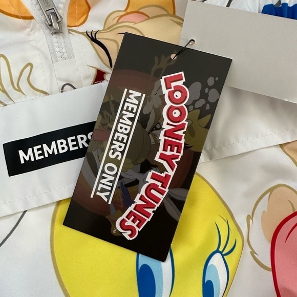 #25❤️ Brand new with tags Members only Looney tunes windbreaker - Picture 4 of 12